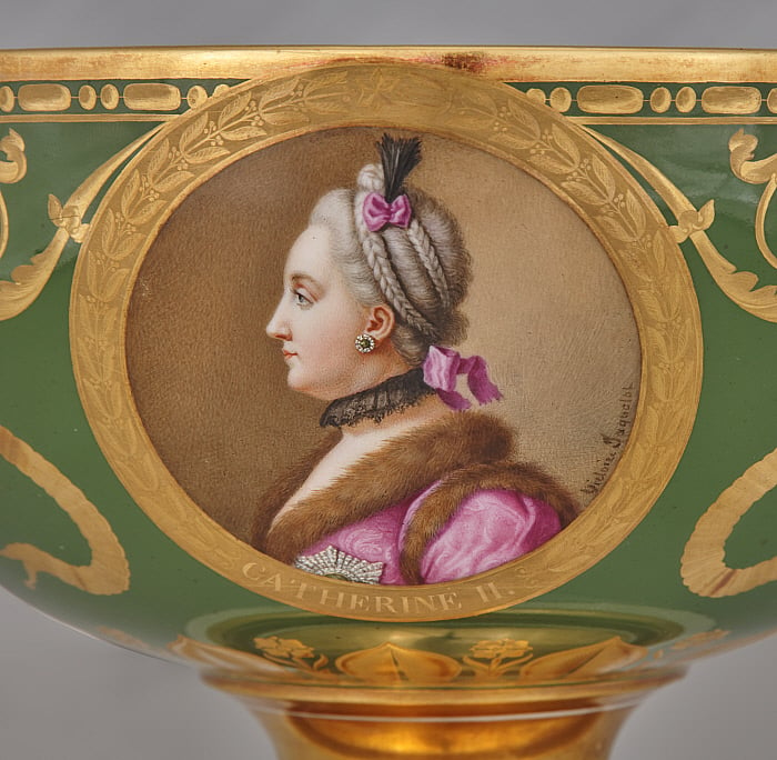 Bowl (jatte à fruits hémisphérique) with portraits of Catherine the Great of Russia (1729-1796), Maria Theresa of Austria (1717-1780), and Blanche of Castille (1188-1252) Slider Image 7